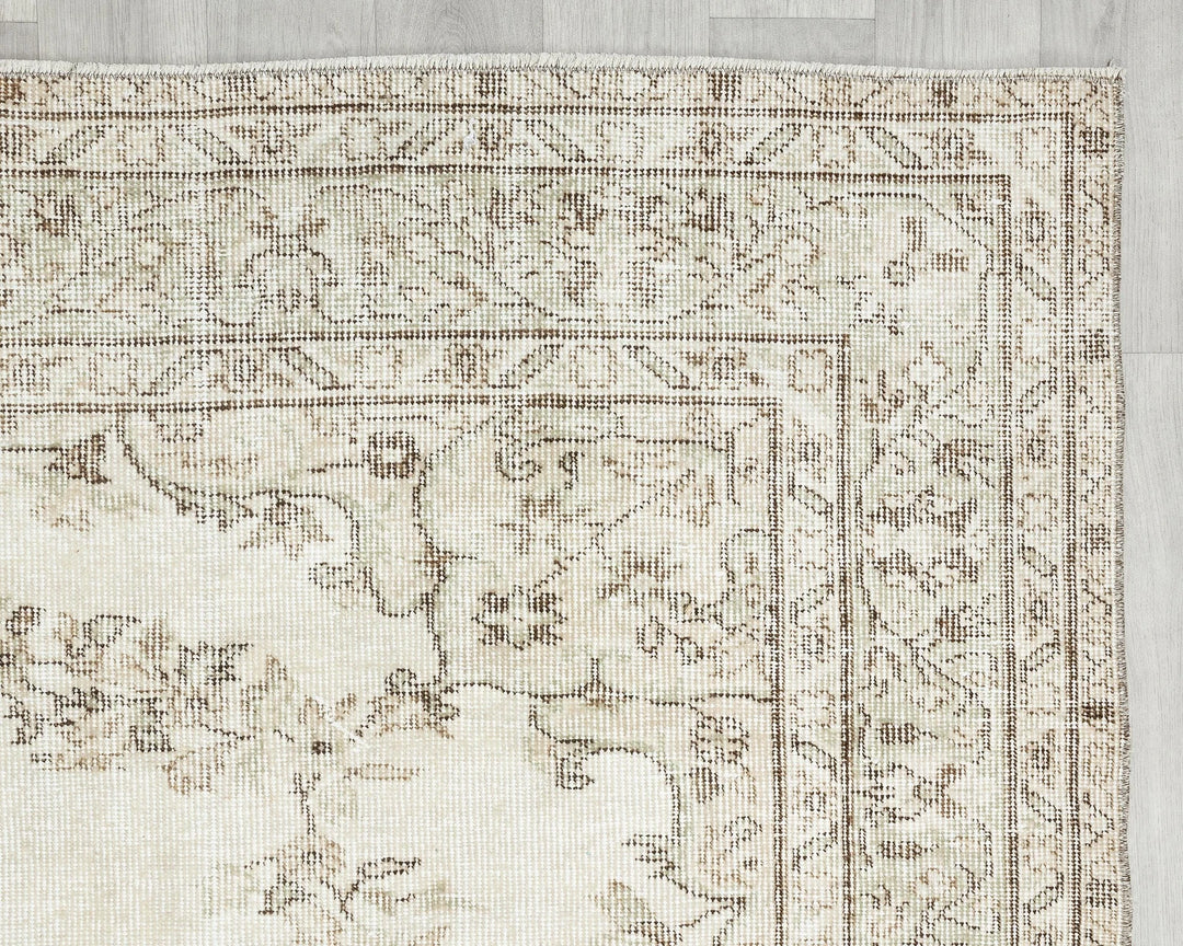 Beige Turkish Oushak Rug 6'1" x 9'5" Hand-Knotted pattern