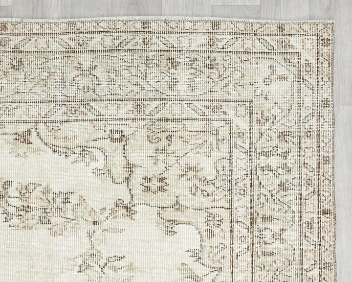 Beige Turkish Oushak Rug 6'1" x 9'5" Hand-Knotted pattern