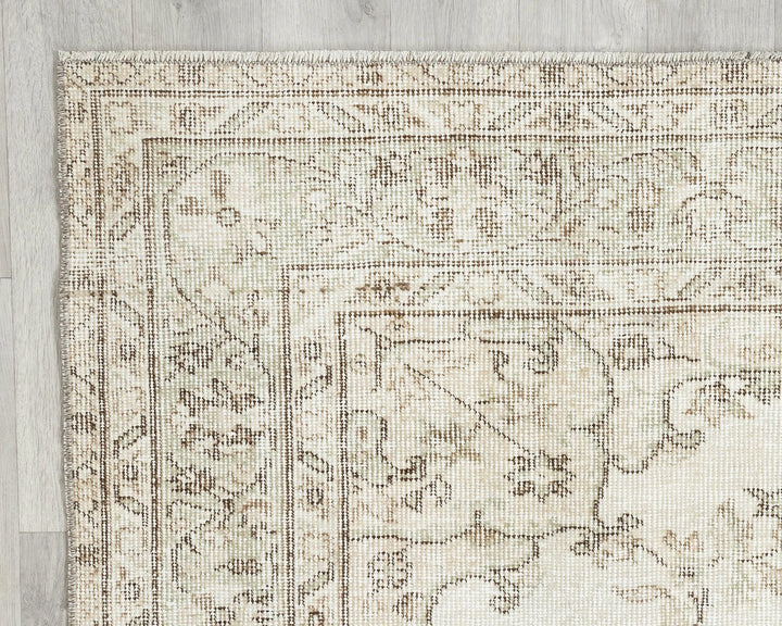 Beige Turkish Oushak Rug 6'1" x 9'5" Hand-Knotted border