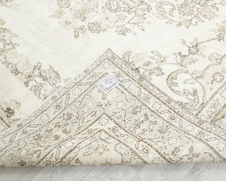 Beige Turkish Oushak Rug 6'1" x 9'5" Hand-Knotted texture