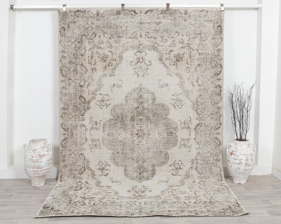Neutral Oushak Rug 6' 5" x 9' 9" | No. VR33858