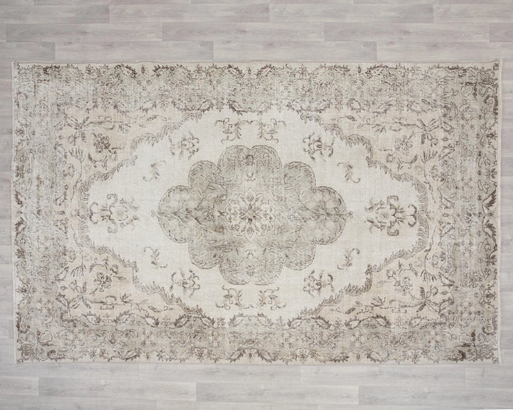 Neutral Oushak Rug 6' 5" x 9' 9" | No. VR33858
