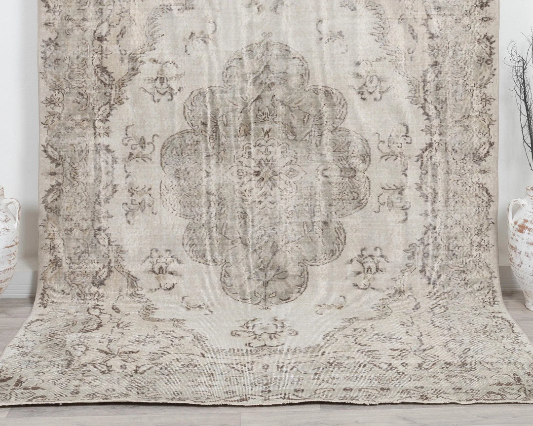 Neutral Oushak Rug 6' 5" x 9' 9" | No. VR33858