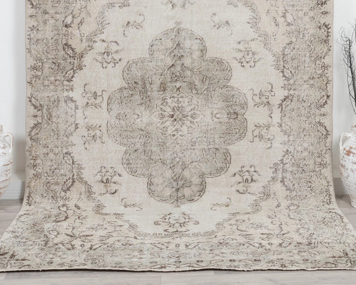 Neutral Oushak Rug 6' 5" x 9' 9" | No. VR33858