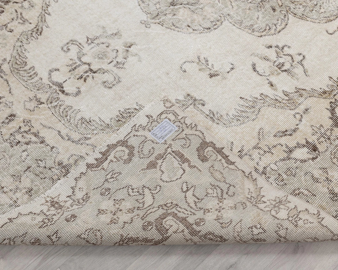 Neutral Oushak Rug 6' 5" x 9' 9" | No. VR33858