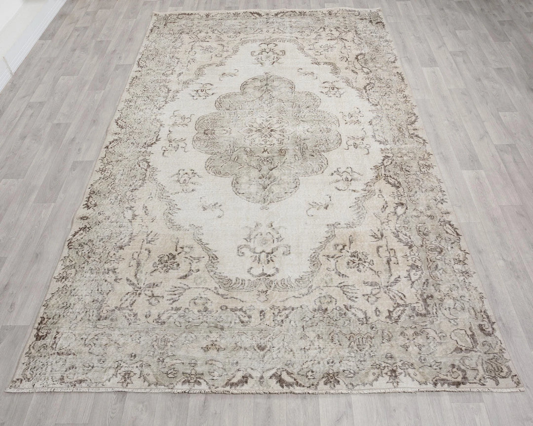 Neutral Oushak Rug 6' 5" x 9' 9" | No. VR33858