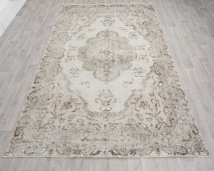 Neutral Oushak Rug 6' 5" x 9' 9" | No. VR33858