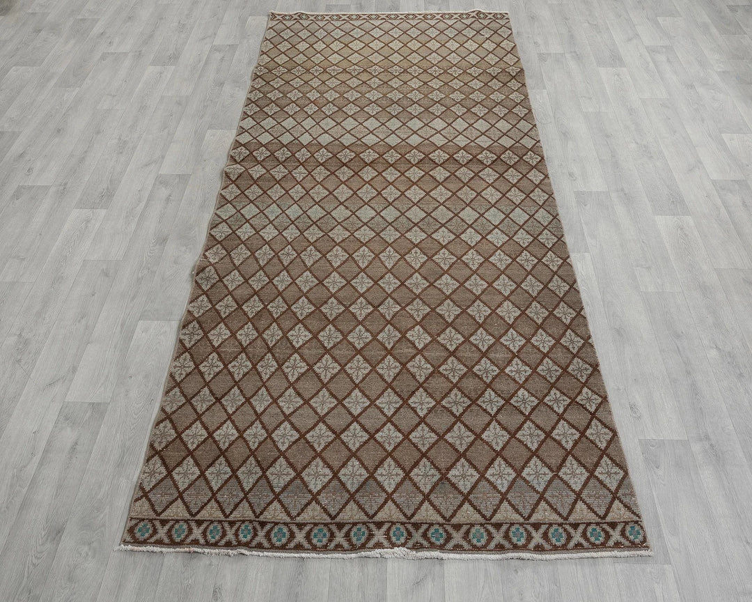 Neutral Runner Rug 3' 11" x 8' 10" | No. VR33939