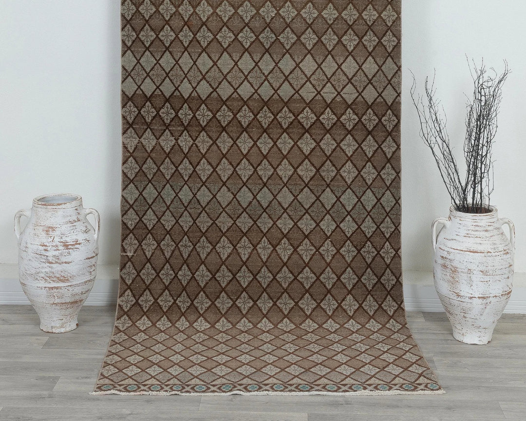 Neutral Runner Rug 3' 11" x 8' 10" | No. VR33939