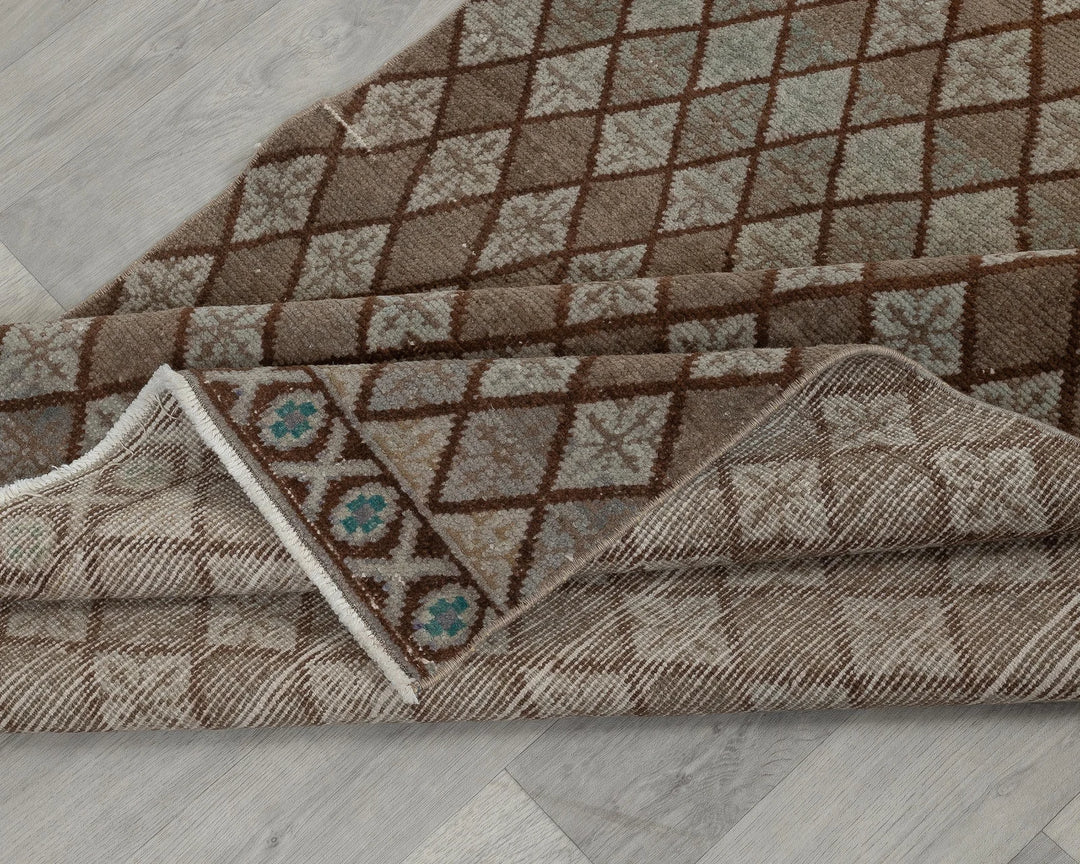 Neutral Runner Rug 3' 11" x 8' 10" | No. VR33939