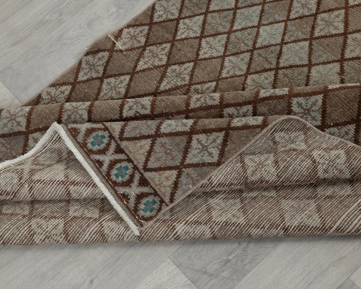 Neutral Runner Rug 3' 11" x 8' 10" | No. VR33939