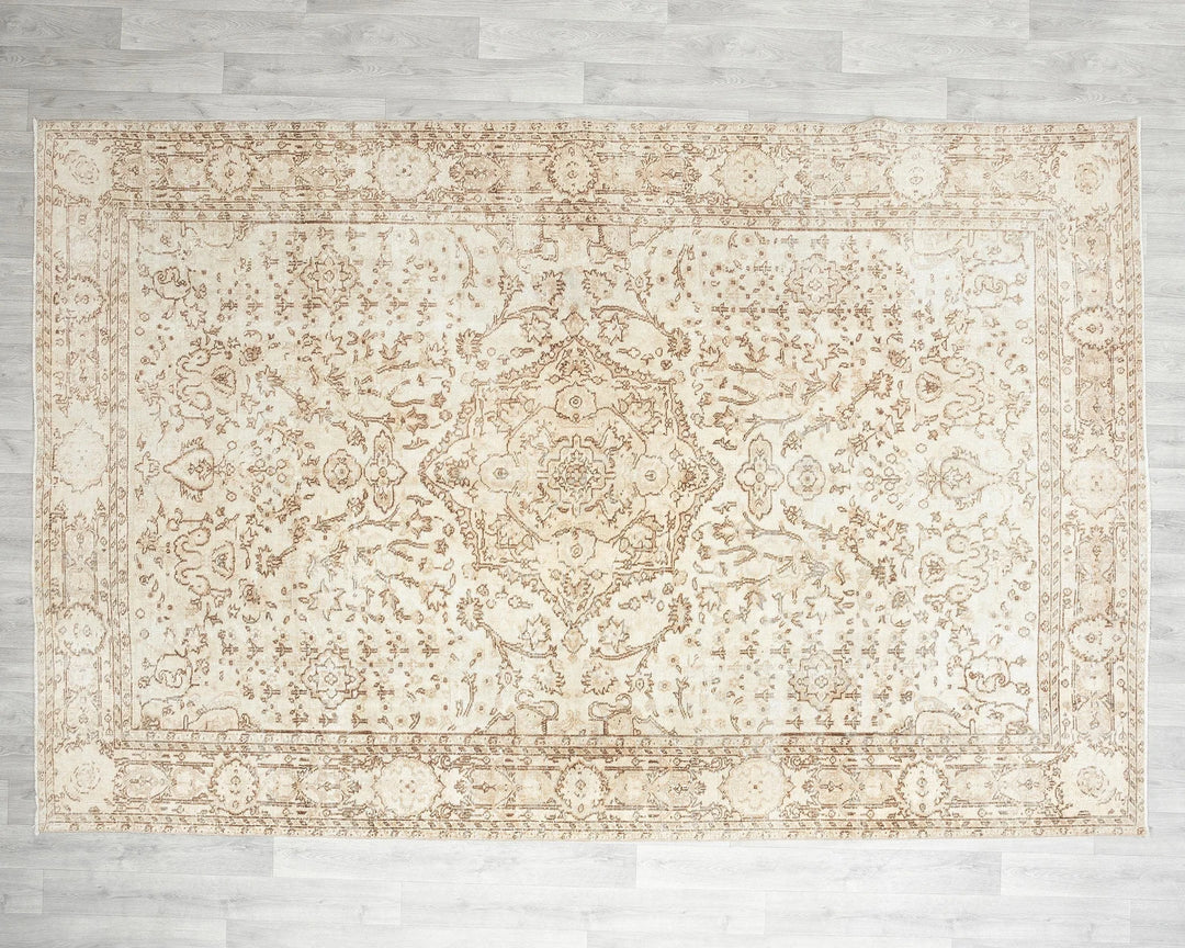 Beige Oushak Rug 6' 10" x 10' | No. VR34352