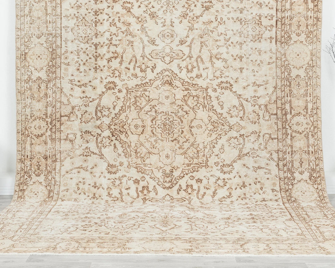 Beige Oushak Rug 6' 10" x 10' | No. VR34352