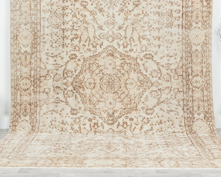 Beige Oushak Rug 6' 10" x 10' | No. VR34352