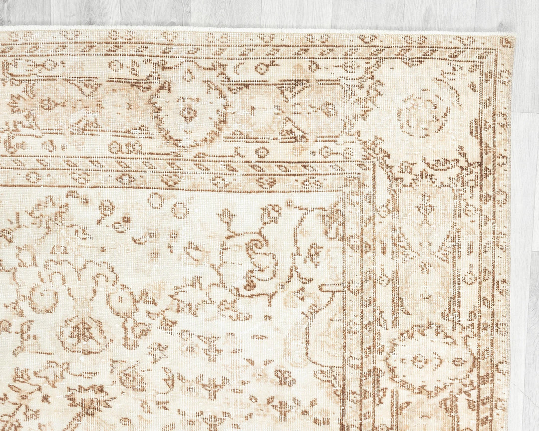 Beige Oushak Rug 6' 10" x 10' | No. VR34352