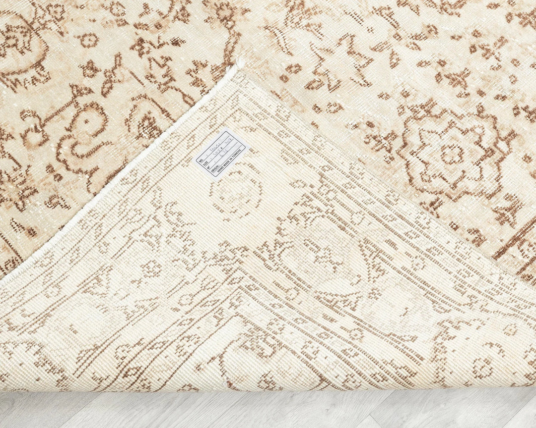 Beige Oushak Rug 6' 10" x 10' | No. VR34352