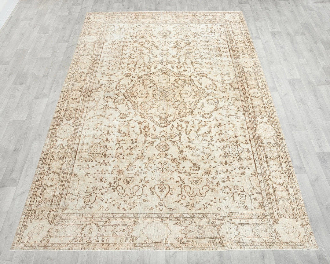 Beige Oushak Rug 6' 10" x 10' | No. VR34352