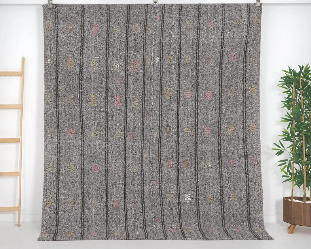 Gray Kilim Rug 6' 1" x 7' 2" | No. VR34789