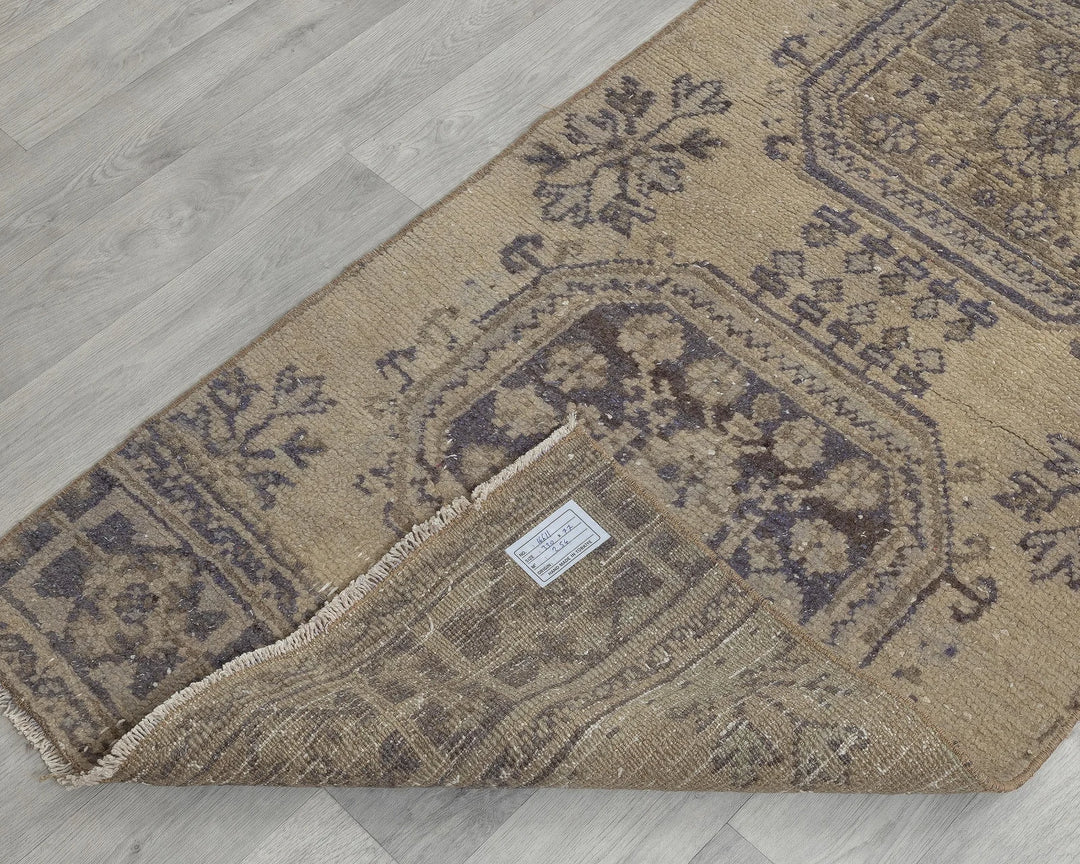 Beige Turkish Oushak Rug 2'6" x 10'10" Hand-Knotted texture