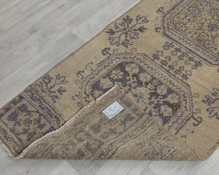 Beige Turkish Oushak Rug 2'6" x 10'10" Hand-Knotted texture