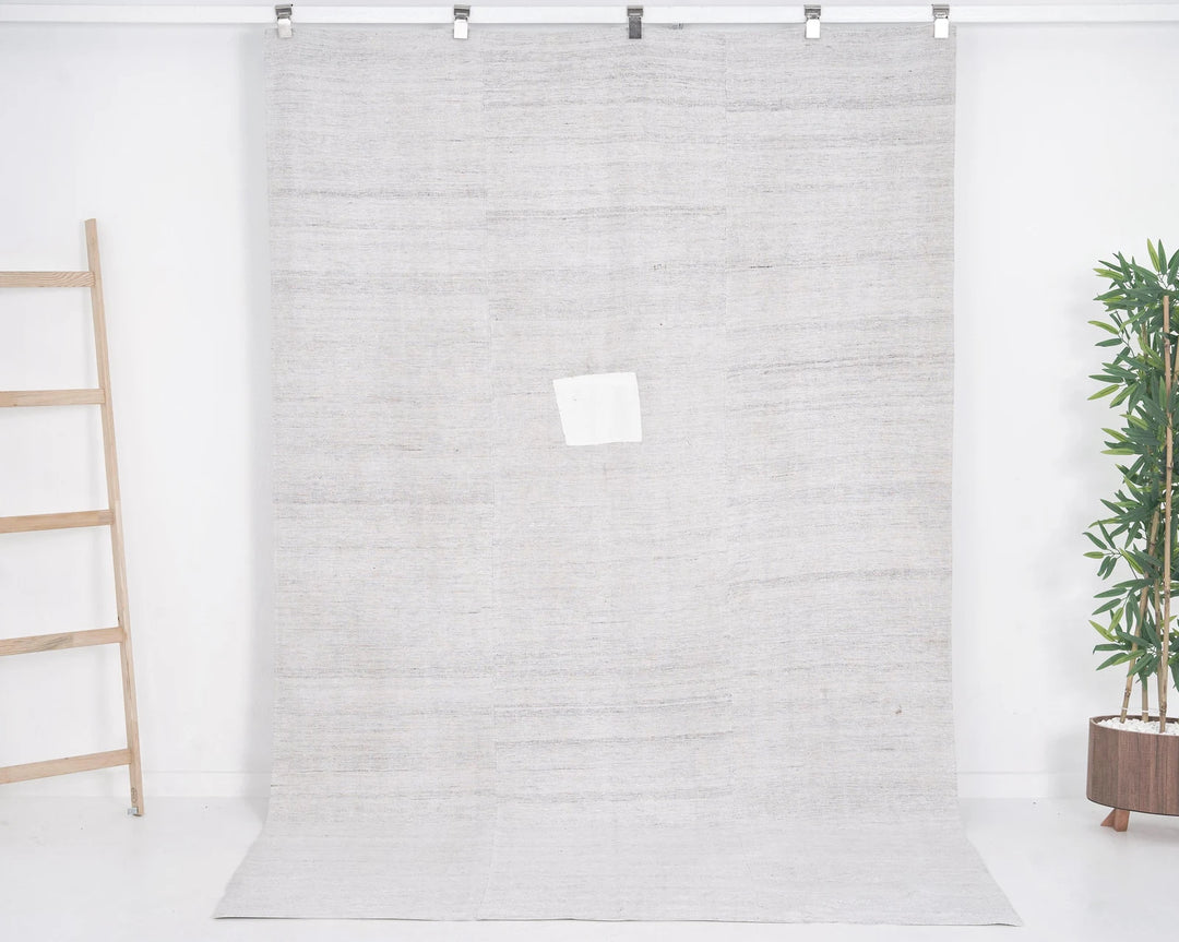 White Kilim Rug 5' 7" x 8' 11" | No. VR36197