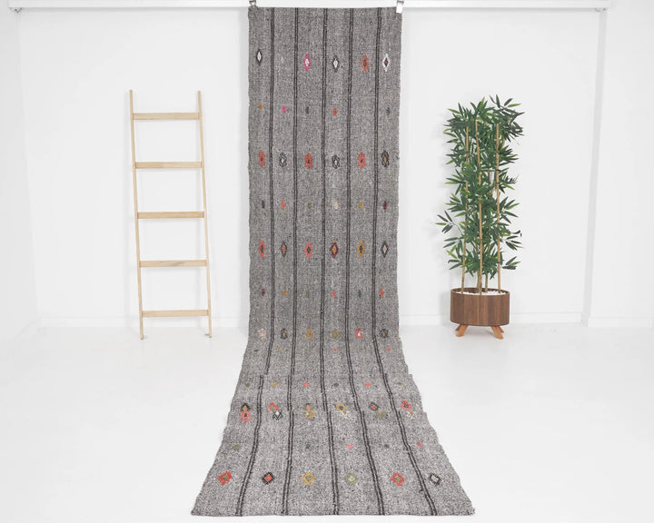 Gray Runner Rug 2' 11" x 16' 5" | No. VR36305