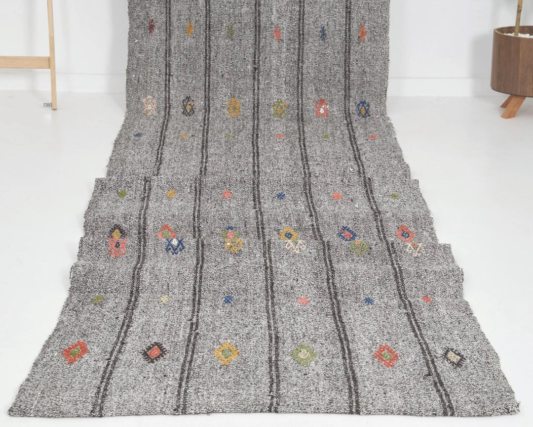 Gray Runner Rug 2' 11" x 16' 5" | No. VR36305