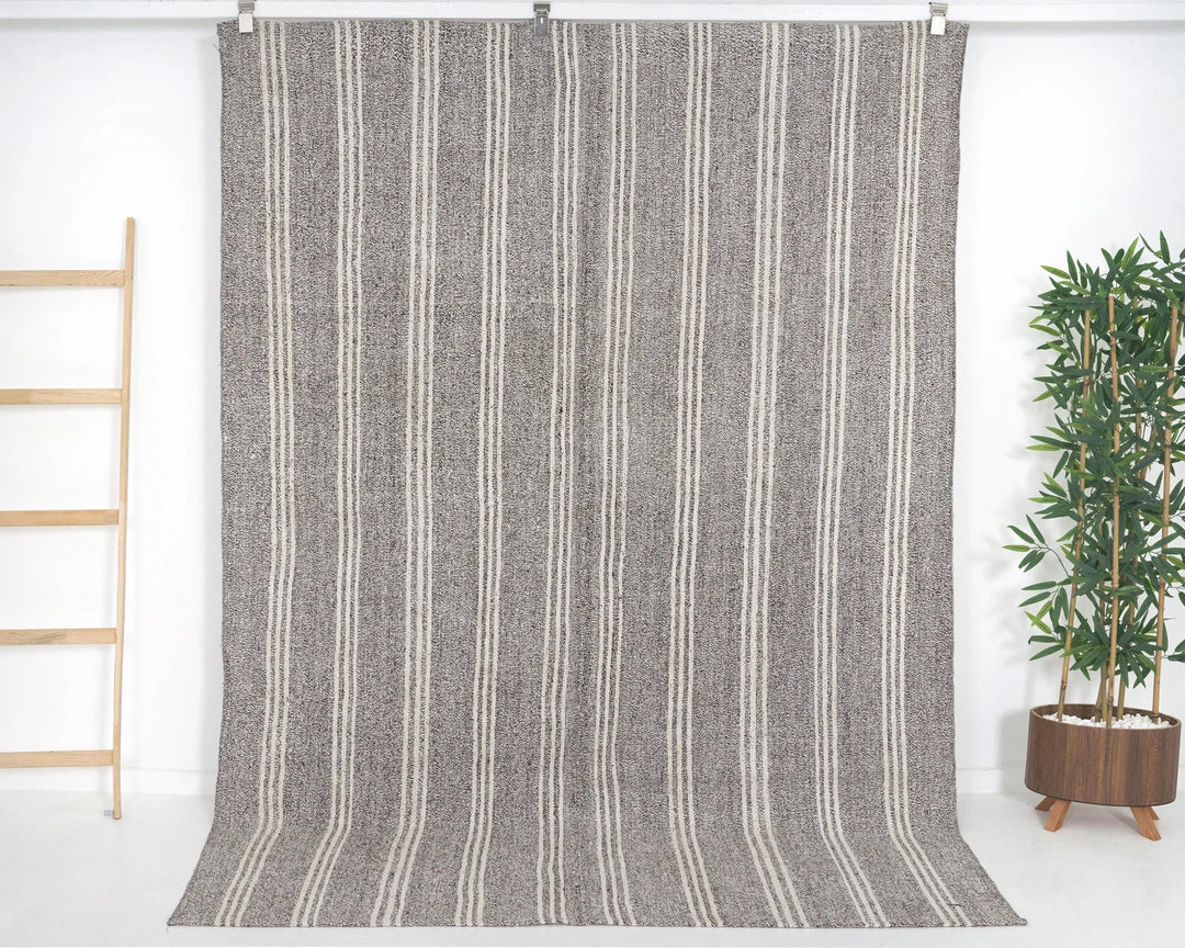 Kilim Rug 5' 7" x 8' | No. VR36875