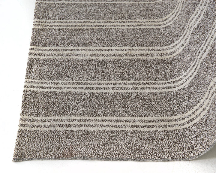 Kilim Rug 5' 7" x 8' | No. VR36875