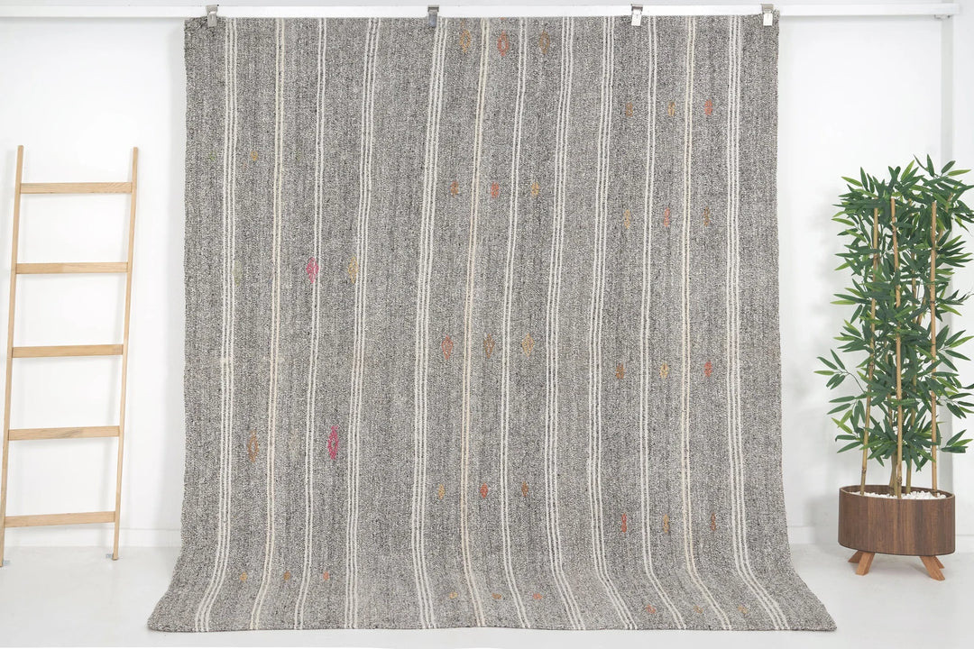 Gray Kilim Rug 7' 1" x 8' 4" | No. VR37535