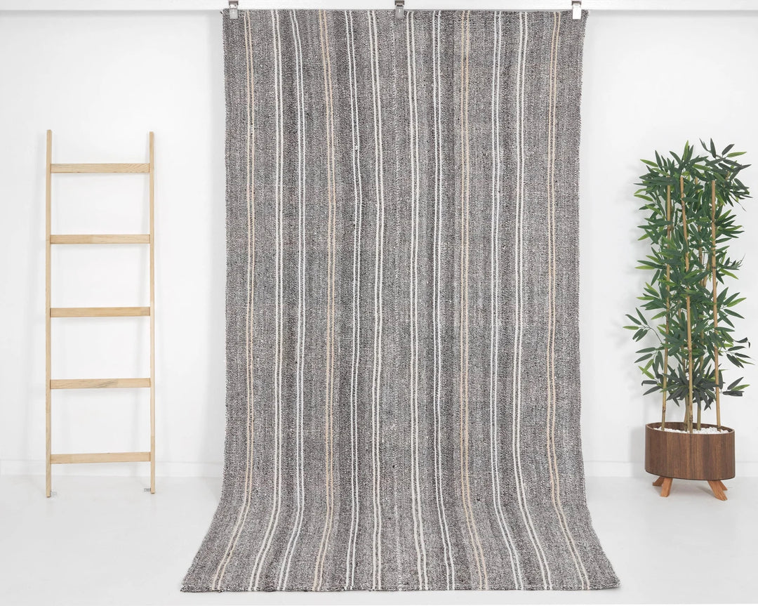 Gray Kilim Rug 4' 7" x 9' 4" | No. VR38029