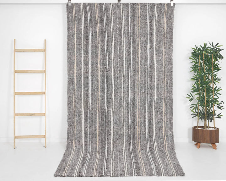 Gray Kilim Rug 4' 7" x 9' 4" | No. VR38029