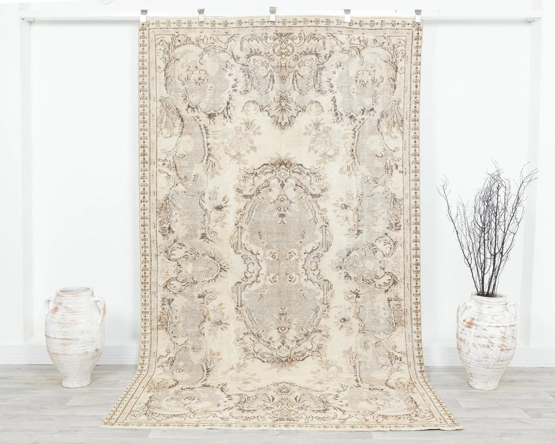 Beige Oushak Rug 5' 6" x 9' 4" | No. VR38170