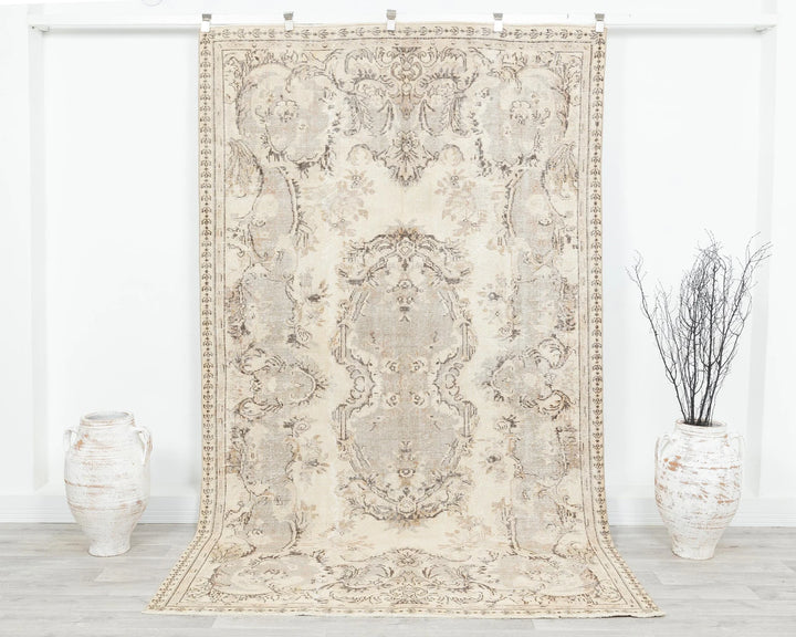Beige Oushak Rug 5' 6" x 9' 4" | No. VR38170