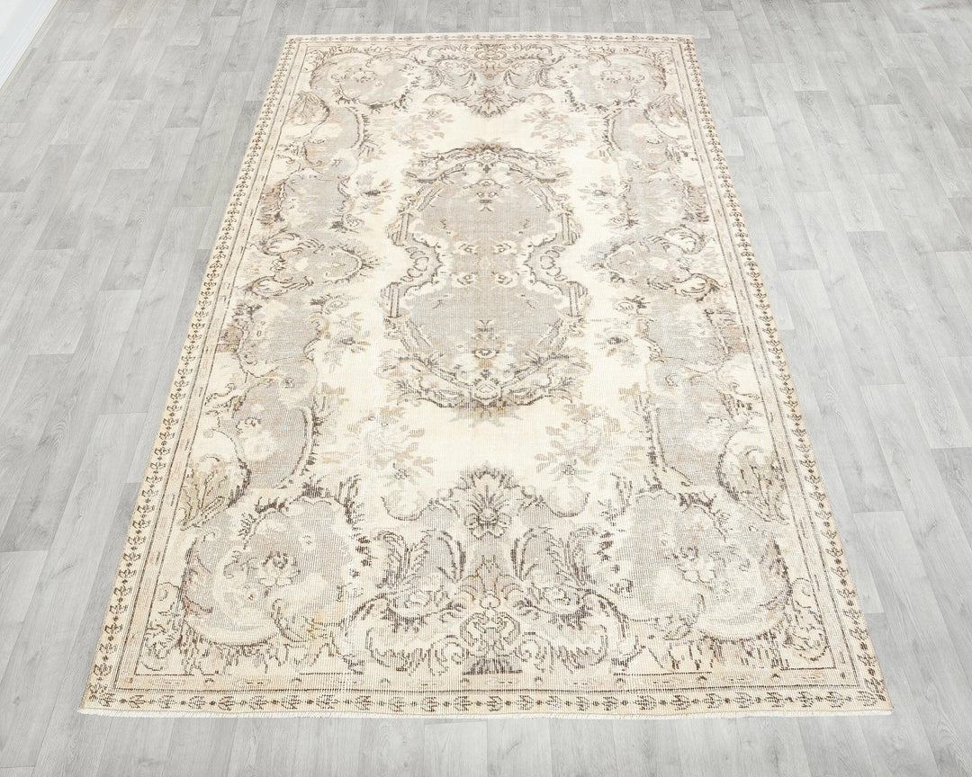 Beige Oushak Rug 5' 6" x 9' 4" | No. VR38170