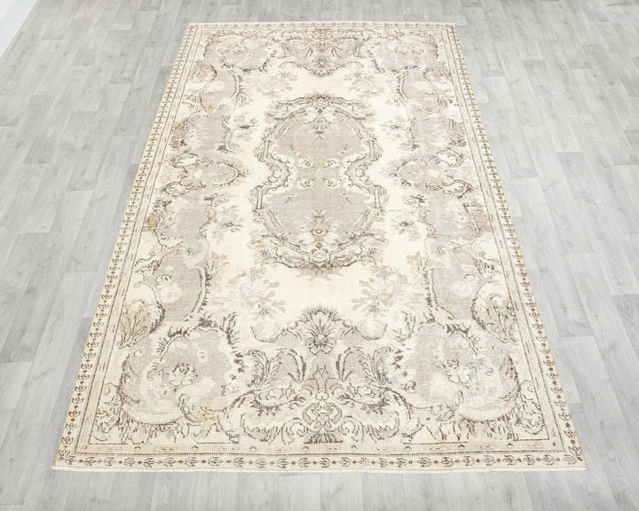Beige Oushak Rug 5' 6" x 9' 4" | No. VR38170