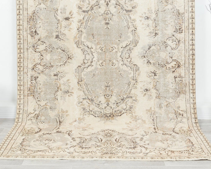 Beige Oushak Rug 5' 6" x 9' 4" | No. VR38170