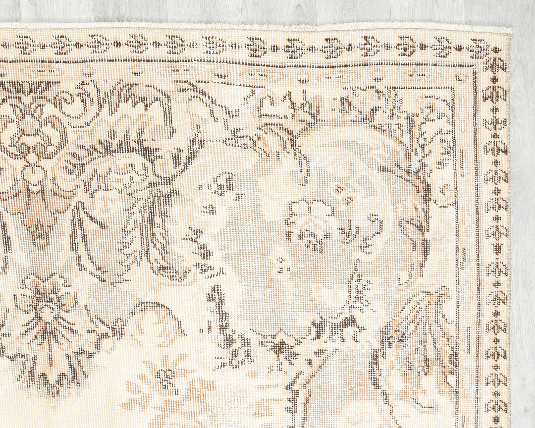 Beige Oushak Rug 5' 6" x 9' 4" | No. VR38170