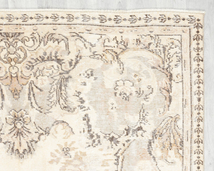 Beige Oushak Rug 5' 6" x 9' 4" | No. VR38170