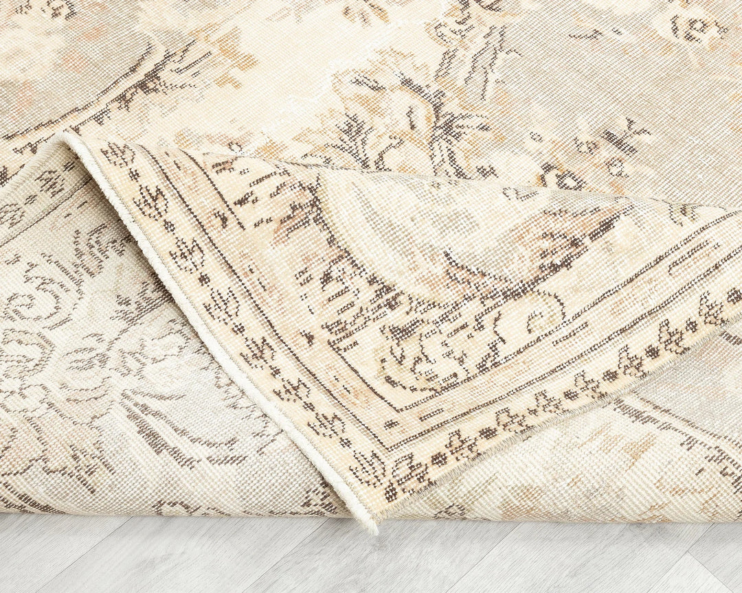 Beige Oushak Rug 5' 6" x 9' 4" | No. VR38170