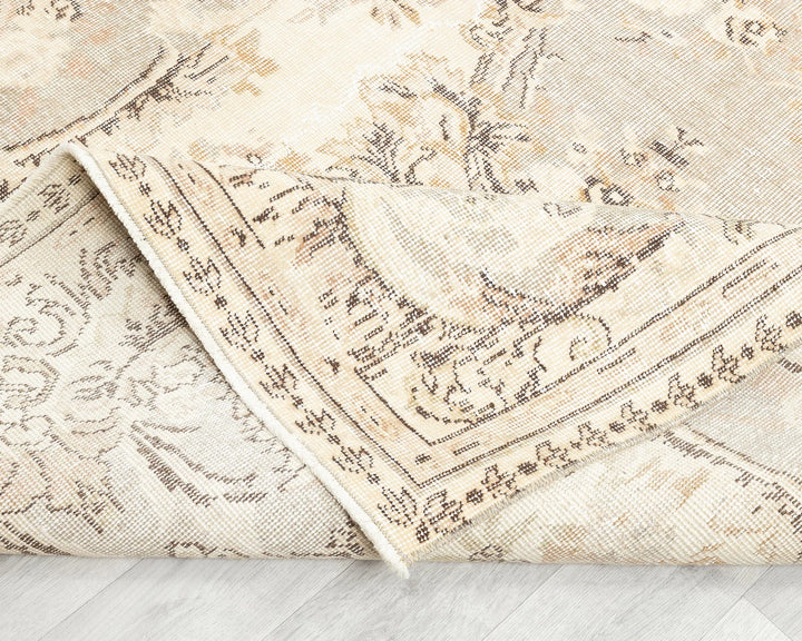 Beige Oushak Rug 5' 6" x 9' 4" | No. VR38170