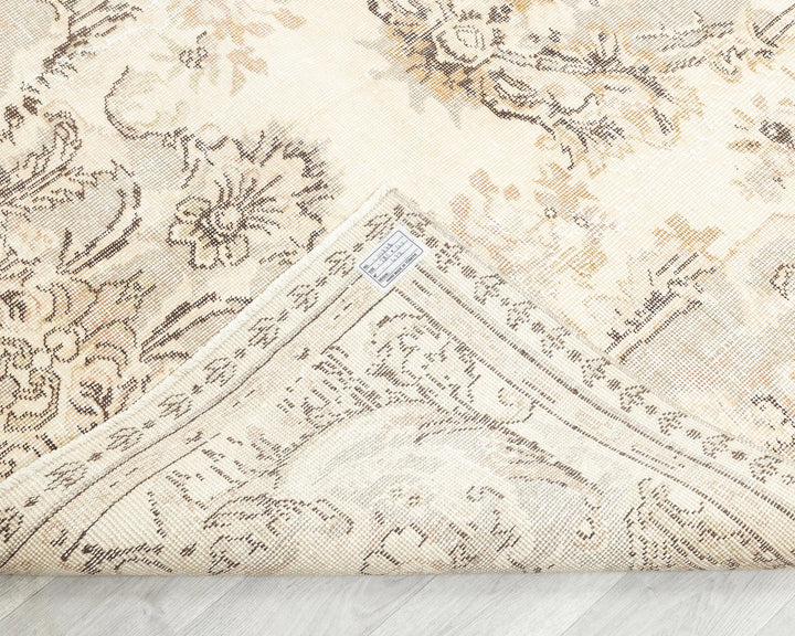 Beige Oushak Rug 5' 6" x 9' 4" | No. VR38170