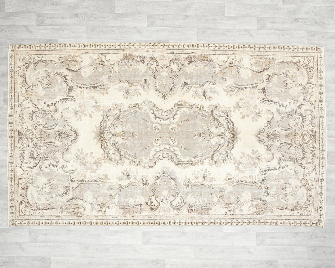 Beige Oushak Rug 5' 6" x 9' 4" | No. VR38170