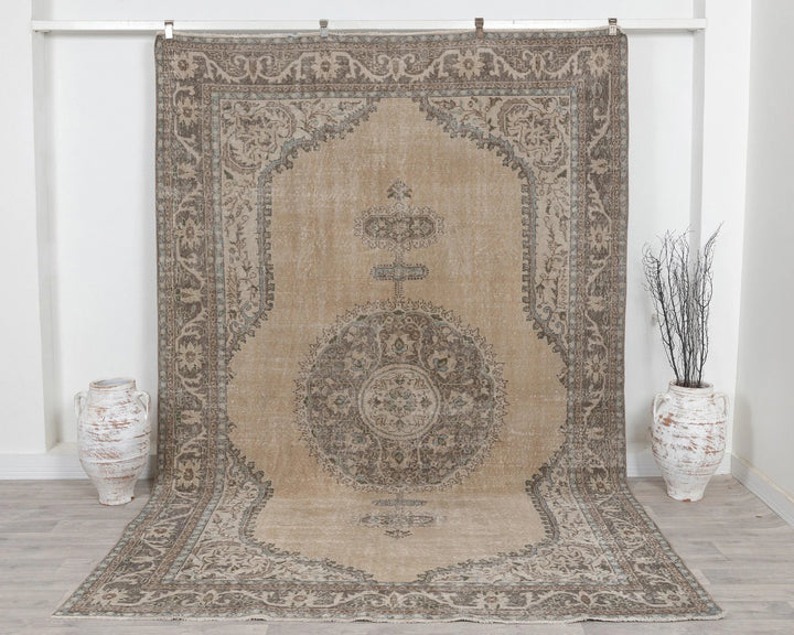 Beige Oushak Rug 7' 1" x 10' 9" | No. VR38202