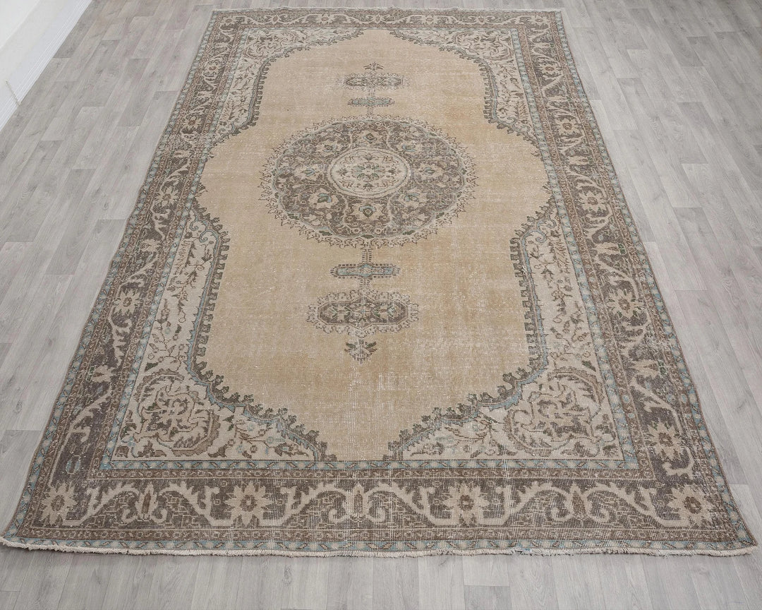 Beige Oushak Rug 7' 1" x 10' 9" | No. VR38202