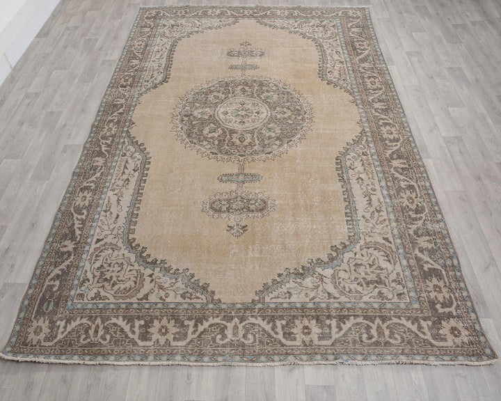 Beige Oushak Rug 7' 1" x 10' 9" | No. VR38202