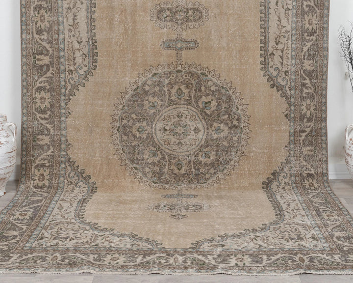 Beige Oushak Rug 7' 1" x 10' 9" | No. VR38202
