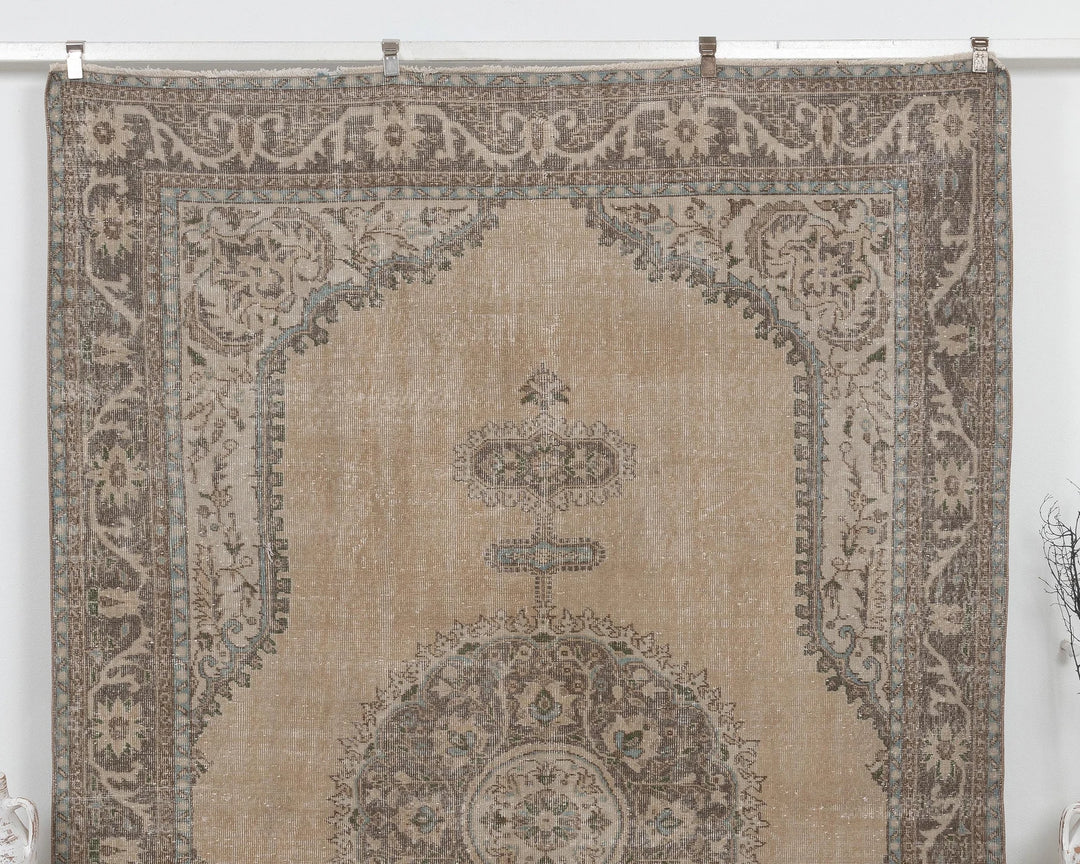 Beige Oushak Rug 7' 1" x 10' 9" | No. VR38202