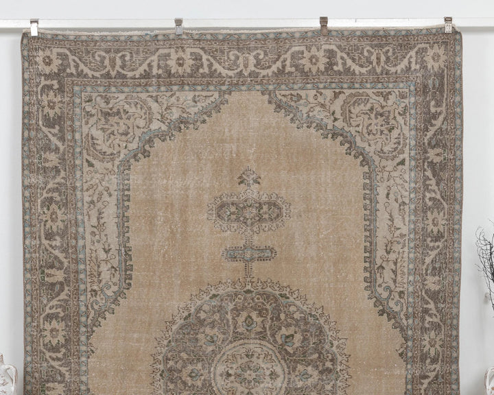 Beige Oushak Rug 7' 1" x 10' 9" | No. VR38202