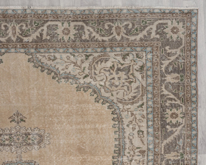 Beige Oushak Rug 7' 1" x 10' 9" | No. VR38202